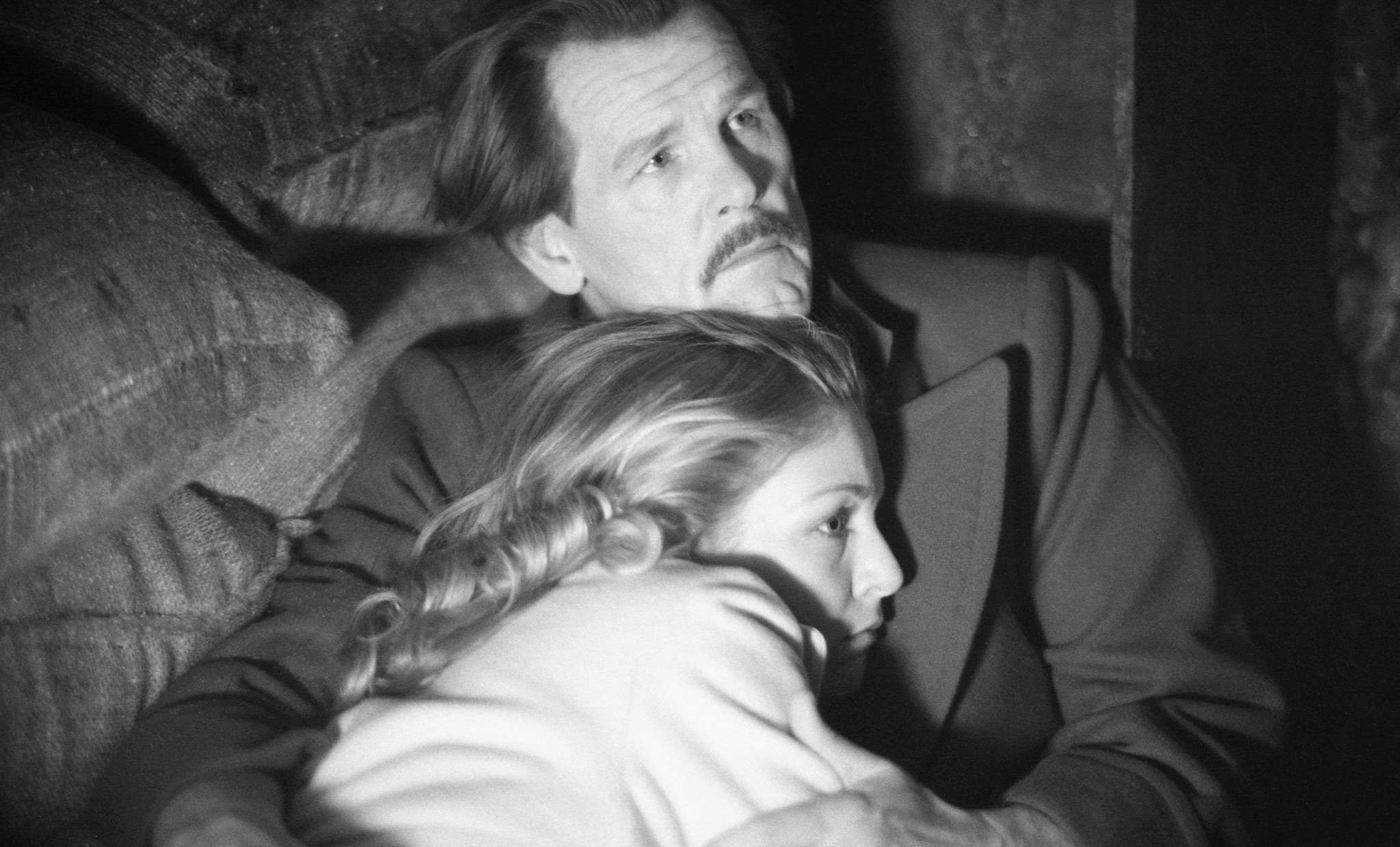 Nick Nolte and Sheryl Lee in Mother Night (1996)