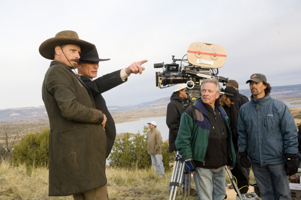 Ed Harris and Viggo Mortensen in Appaloosa (2008)