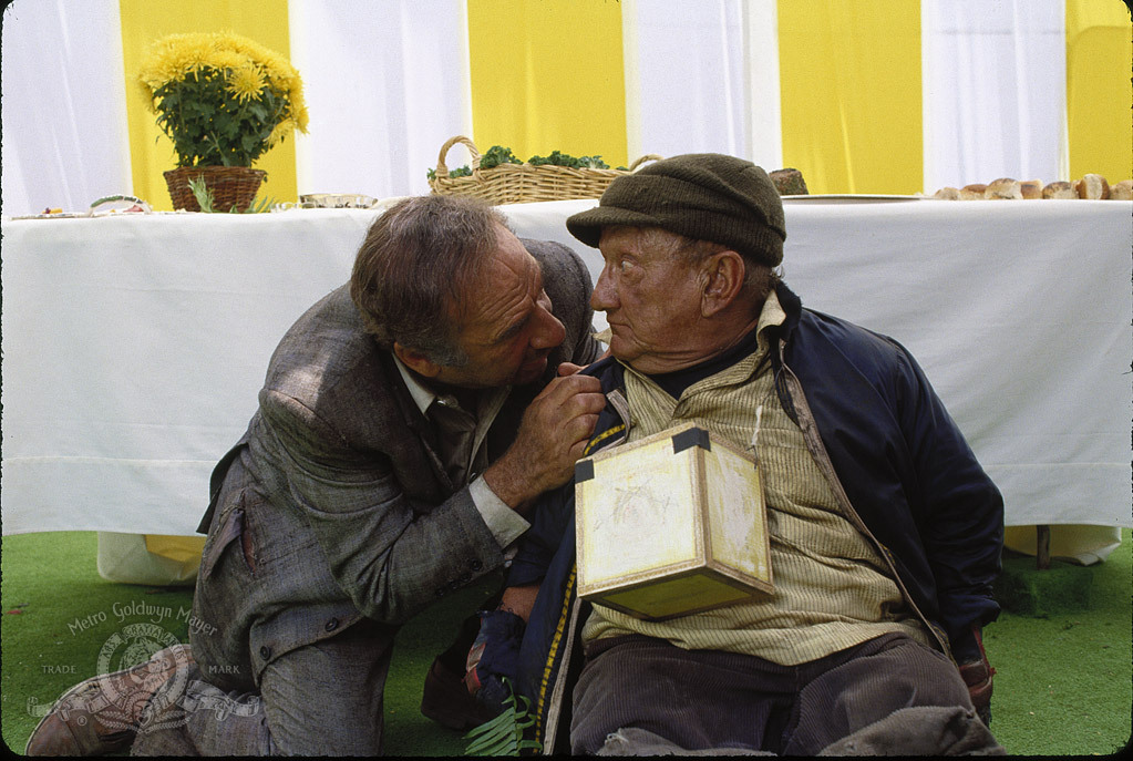 Mel Brooks and Billy Barty in Life Stinks (1991)