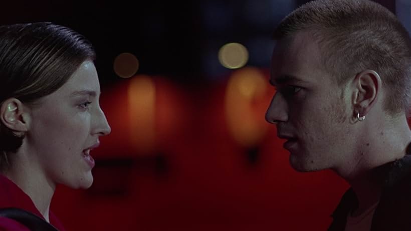 Ewan McGregor and Kelly Macdonald in Trainspotting (1996)