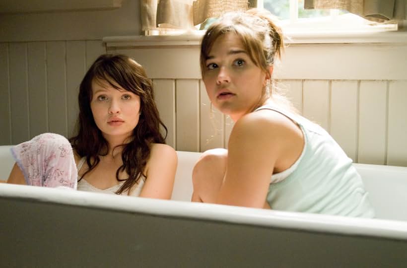 Emily Browning and Arielle Kebbel in The Uninvited (2009)