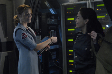 Tricia Helfer and Stephany Jacobsen in Battlestar Galactica: Razor (2007)