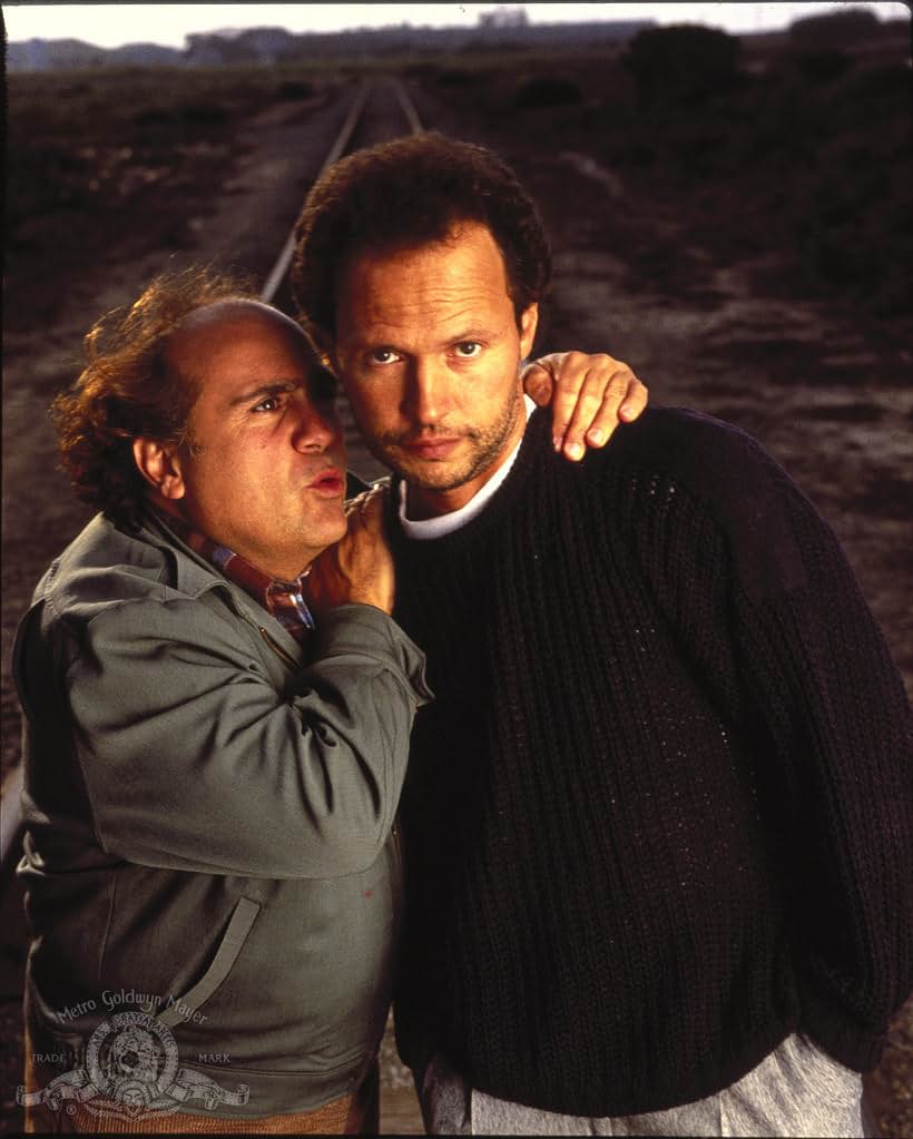 Billy Crystal and Danny DeVito in Throw Momma from the Train (1987)