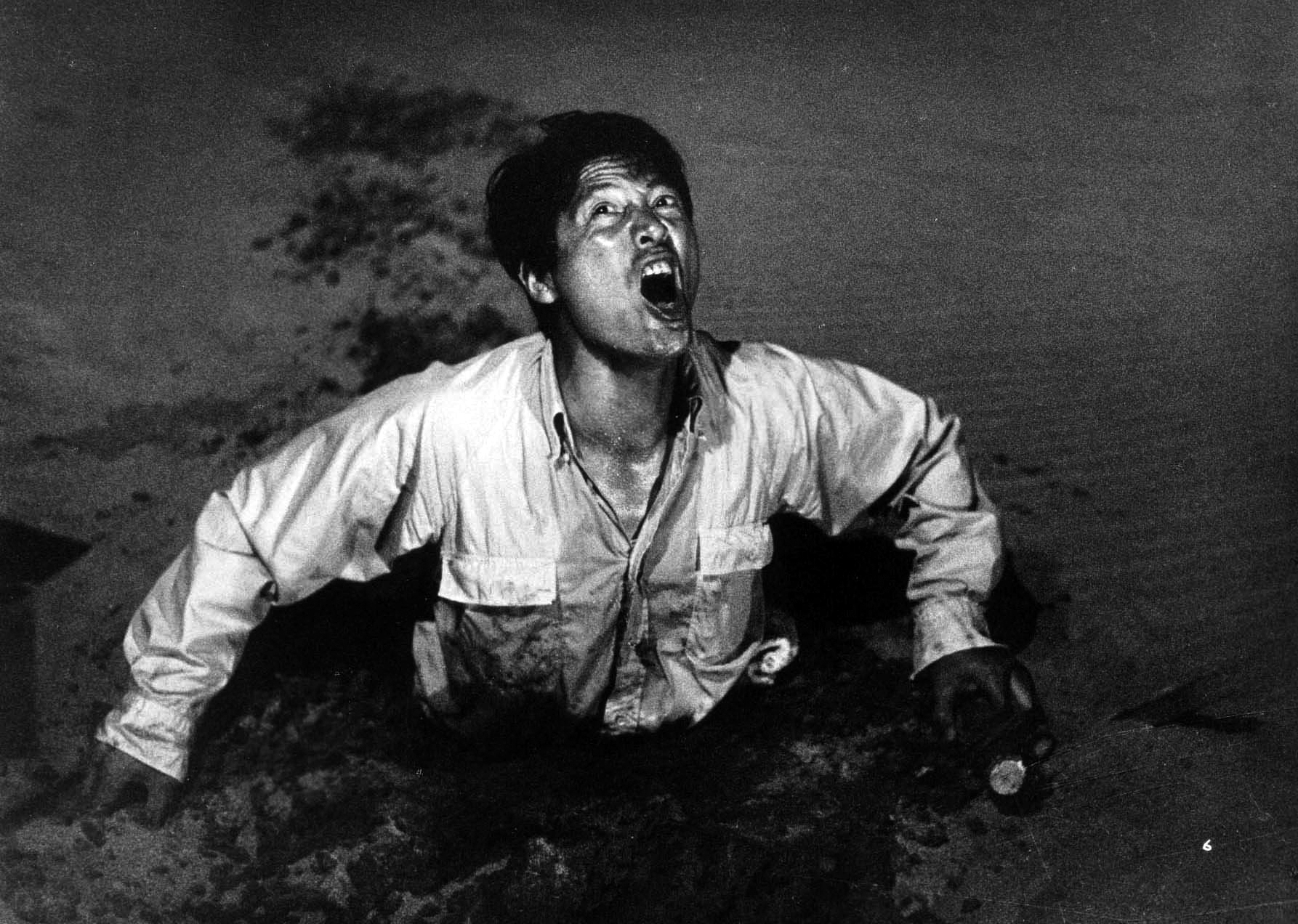 Kyôko Kishida, Kôji Mitsui, and Eiji Okada in Woman in the Dunes (1964)