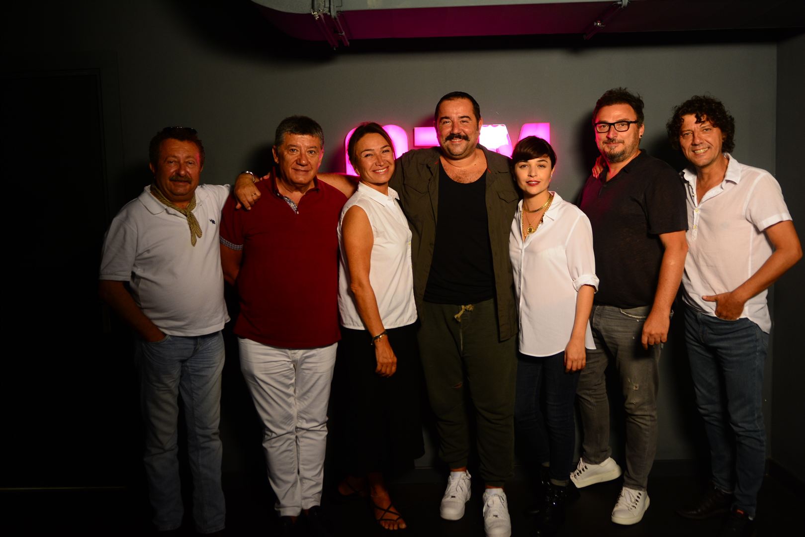 Demet Akbag, Erkan Can, Ata Demirer, Ilker Aksum, Tarik Ünlüoglu, and Gonca Vuslateri at an event for Hedefim Sensin (2018)