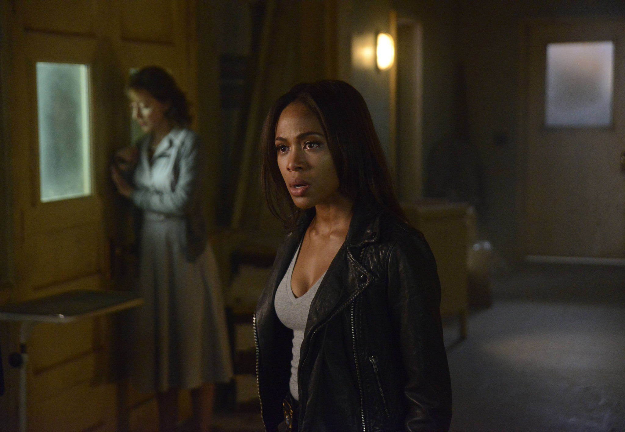 Cynthia Stevenson and Nicole Beharie in Sleepy Hollow (2013)