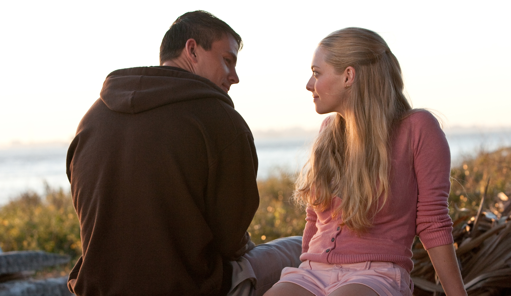 Amanda Seyfried and Channing Tatum in Dear John (2010)