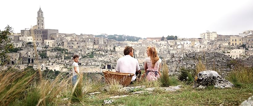 Gijs Naber, Anneke Sluiters, and Gianni Pezzolla in Tulipani: Liefde, eer en een fiets (2017)