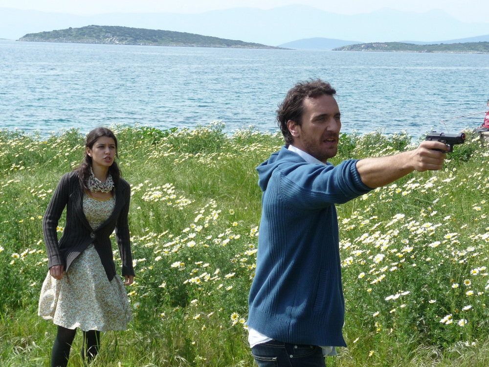 Beren Saat and Firat Çelik in What Is Fatmagul's Fault? (2010)