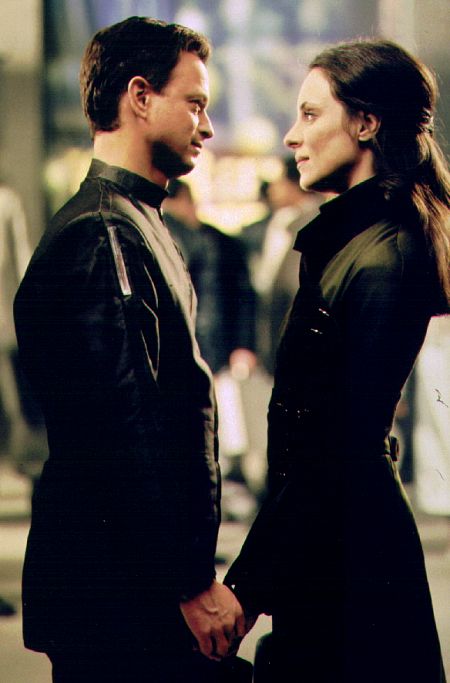 Gary Sinise and Madeleine Stowe in Impostor (2001)