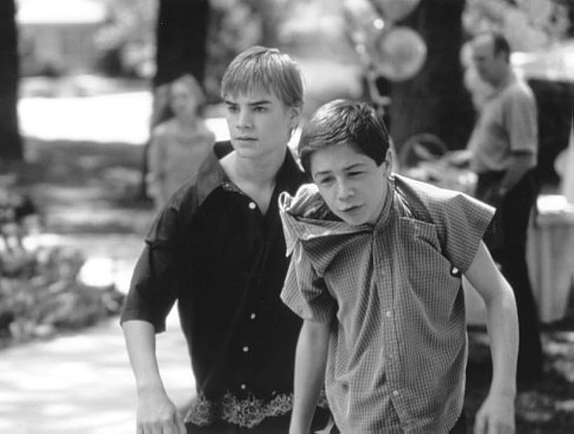 Michael Angarano and David Gallagher in Little Secrets (2001)