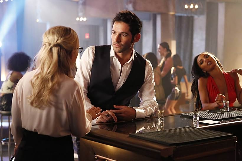 Rachael Harris, Tom Ellis, and Lesley-Ann Brandt in Lucifer (2016)