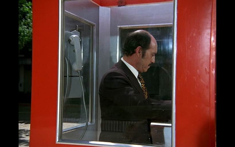 José Luis López Vázquez in La cabina (1972)