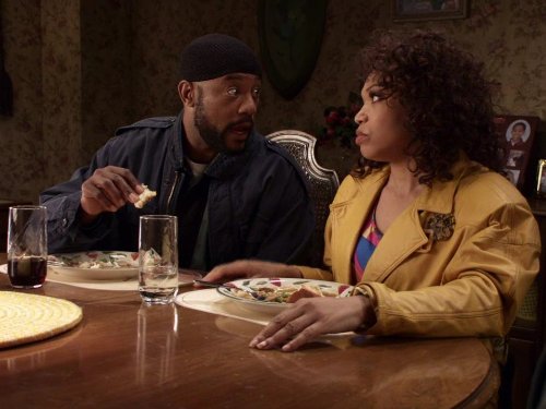 Tisha Campbell and Ricky Harris in Everybody Hates Chris (2005)