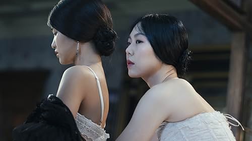 Kim Min-hee and Kim Tae-ri in The Handmaiden (2016)