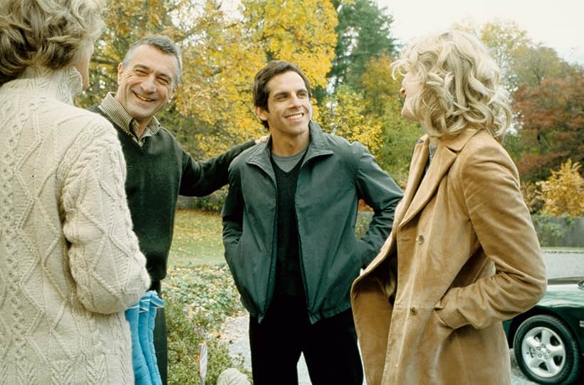 Robert De Niro, Blythe Danner, Teri Polo, and Ben Stiller in Meet the Parents (2000)