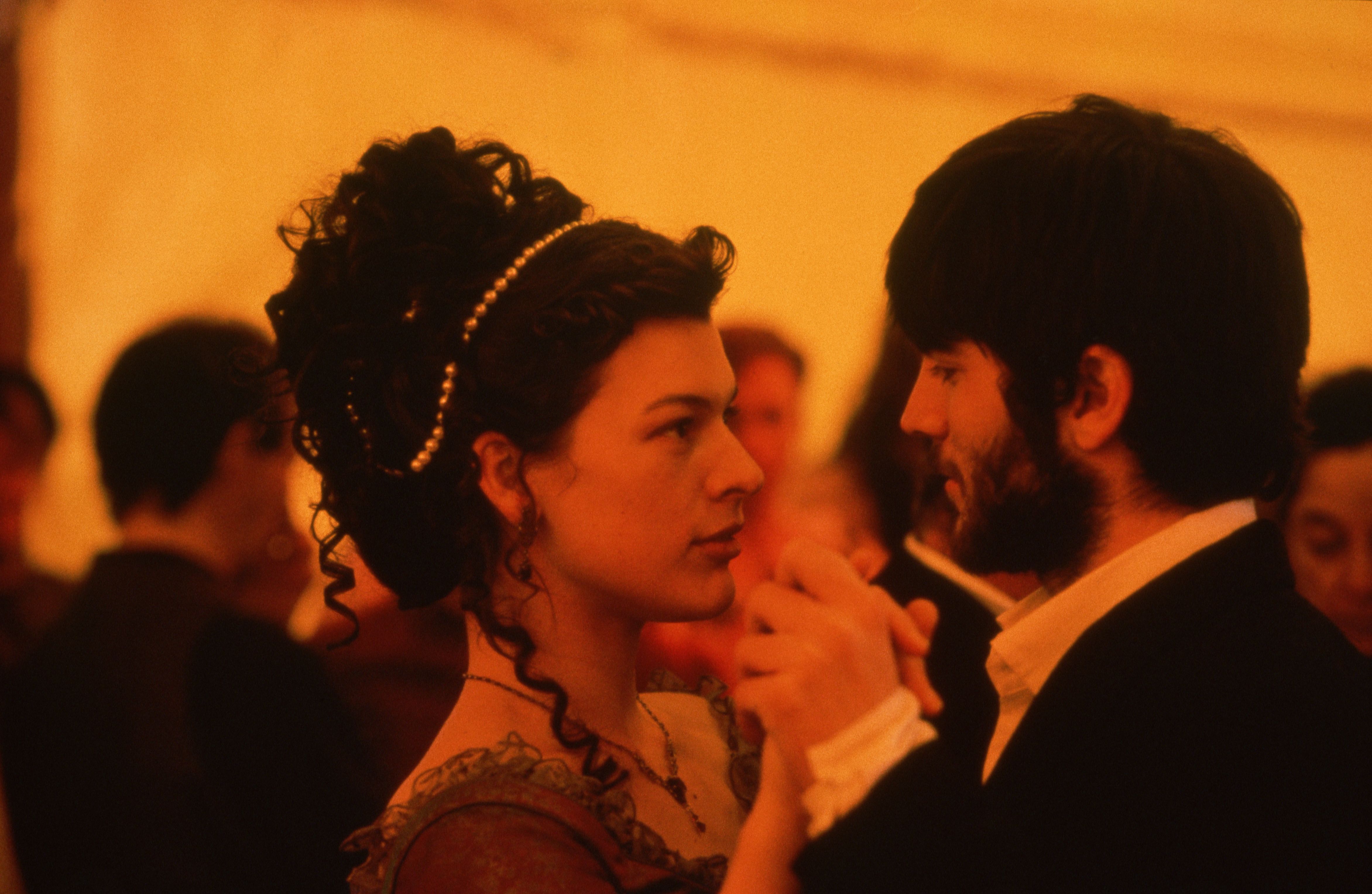 Milla Jovovich and Wes Bentley in The Claim (2000)