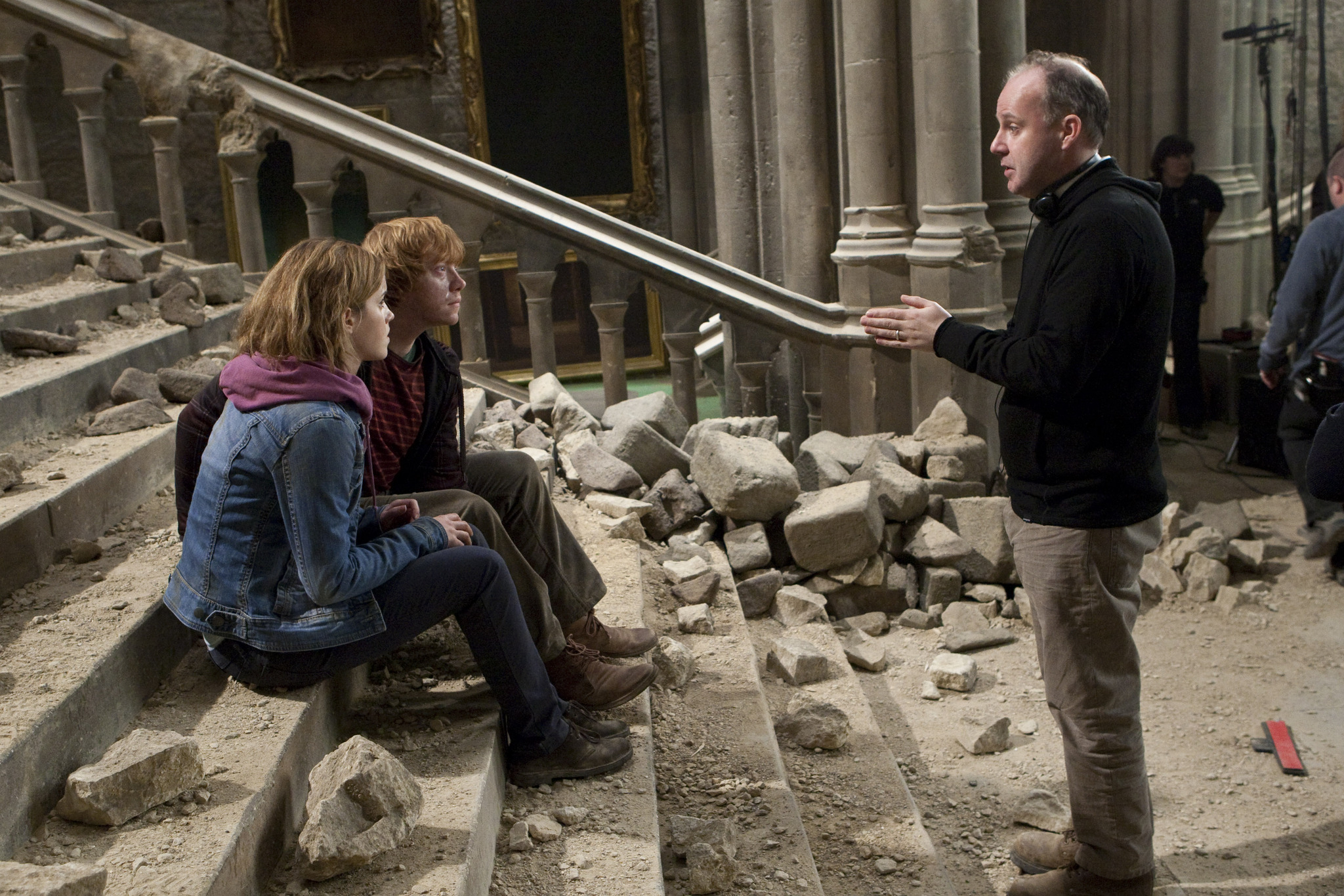 Rupert Grint, Emma Watson, and David Yates in Harry Potter and the Deathly Hallows: Part 2 (2011)