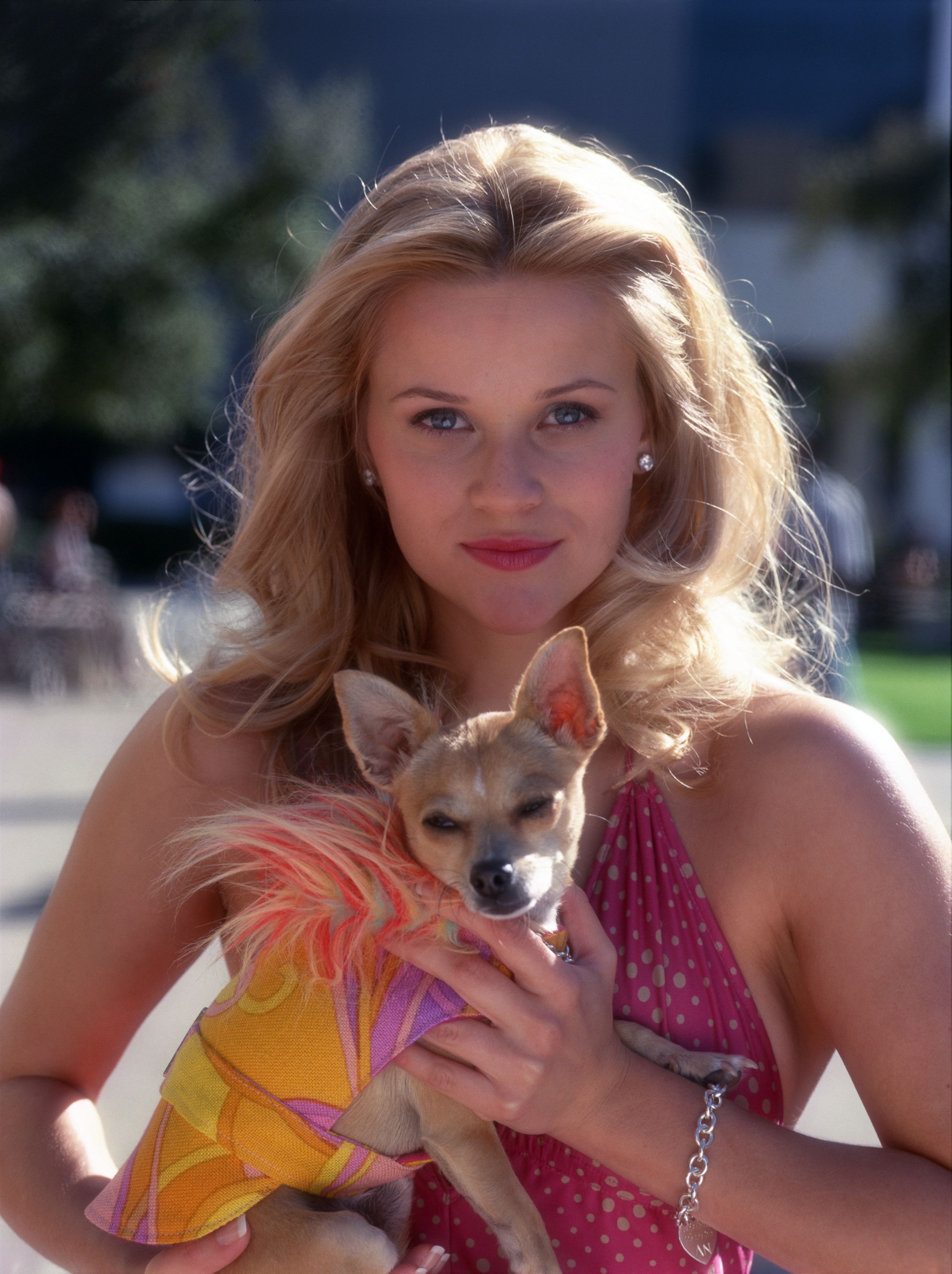 Reese Witherspoon and Moonie in Legally Blonde (2001)