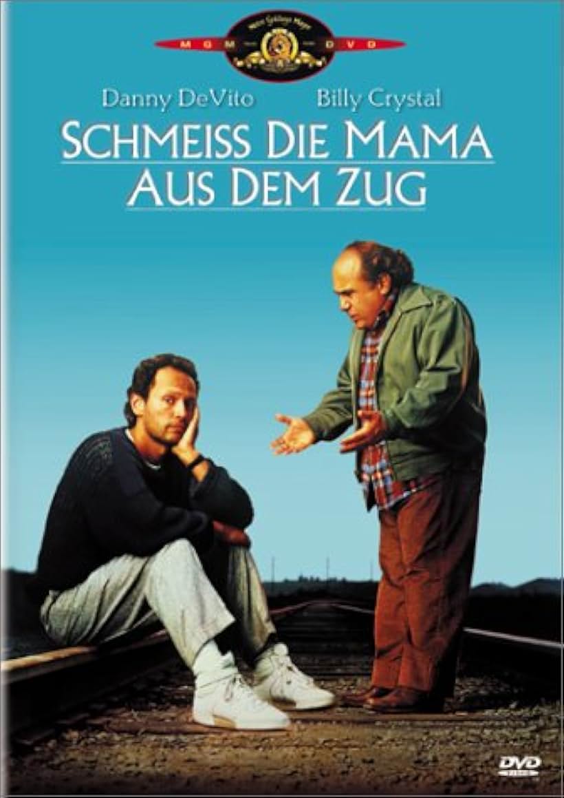 Billy Crystal and Danny DeVito in Throw Momma from the Train (1987)