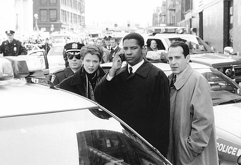 Denzel Washington, Annette Bening, and Tony Shalhoub in The Siege (1998)