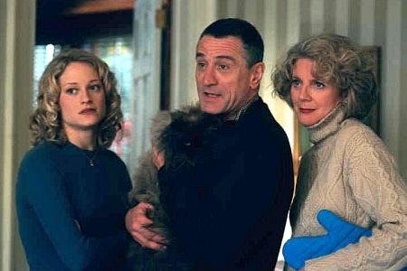 Robert De Niro, Blythe Danner, Teri Polo, and Ben Stiller in Meet the Parents (2000)