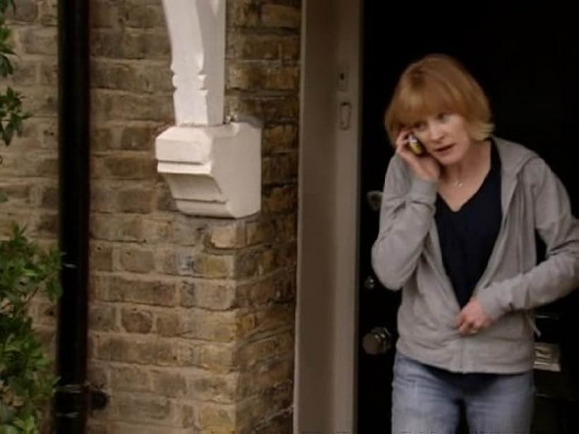 Claire Skinner in Outnumbered (2007)