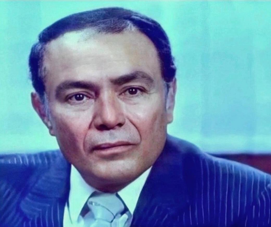 Salah Zulfikar in Five-Star Thieves (1994)