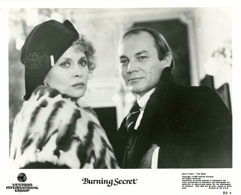 Faye Dunaway and Klaus Maria Brandauer in Burning Secret (1988)