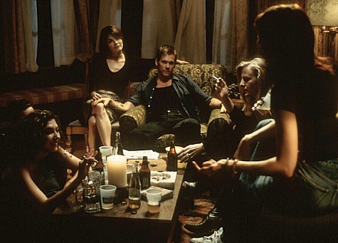 Kevin Bacon, Illeana Douglas, and Kathryn Erbe in Stir of Echoes (1999)