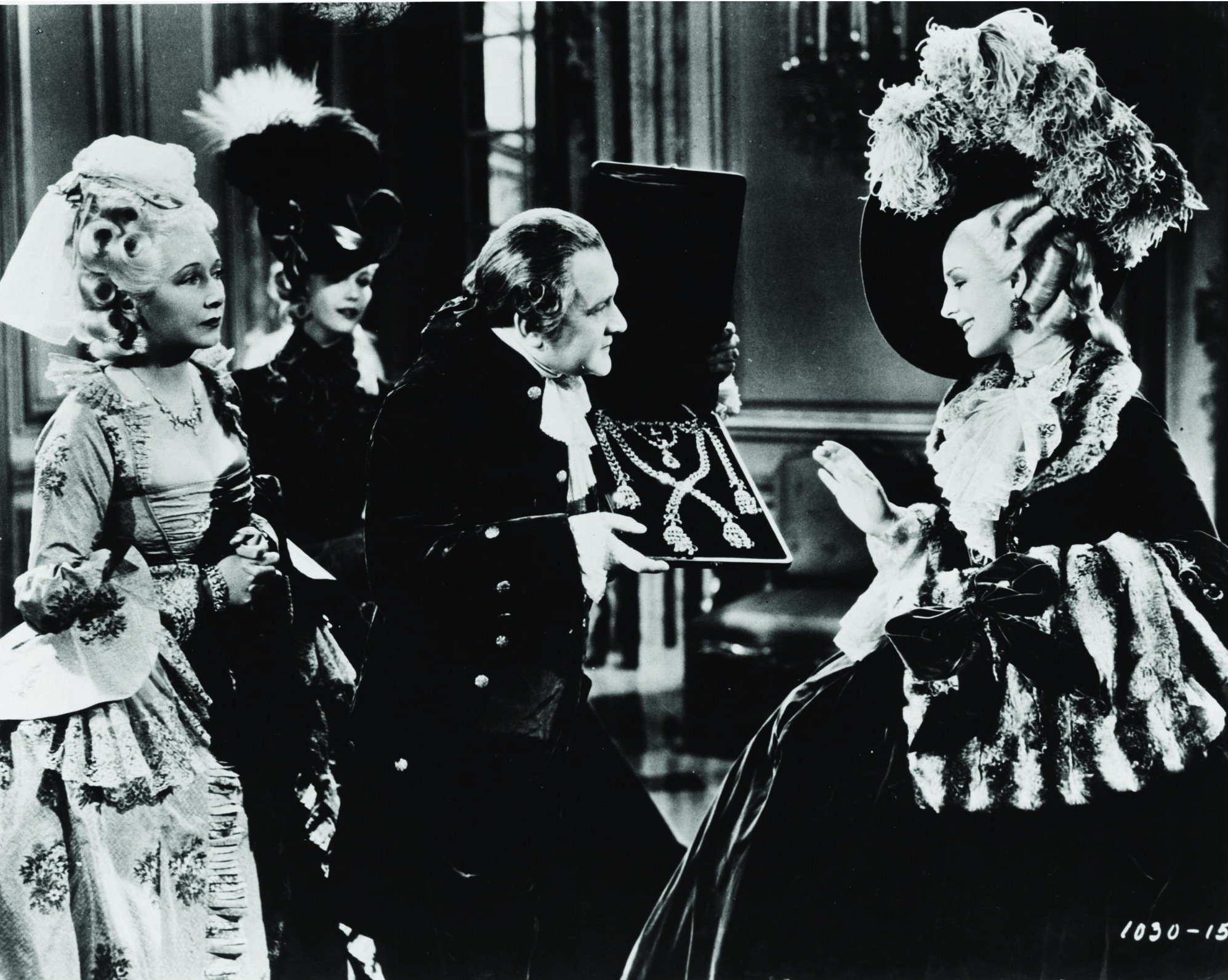 Mae Busch, Olaf Hytten, Anita Louise, and Norma Shearer in Marie Antoinette (1938)