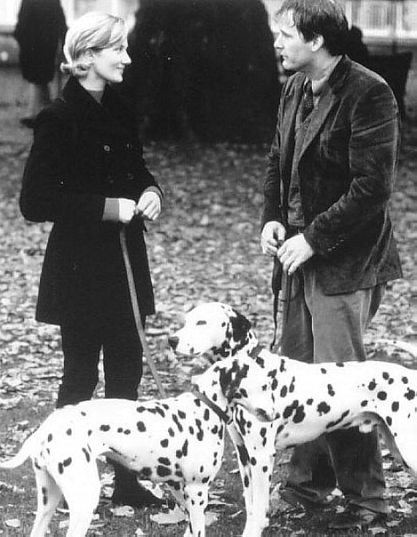 Joely Richardson, Jeff Daniels, Freckles, and Maisie in 101 Dalmatians (1996)