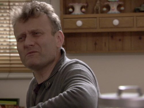 Hugh Dennis in Outnumbered (2007)