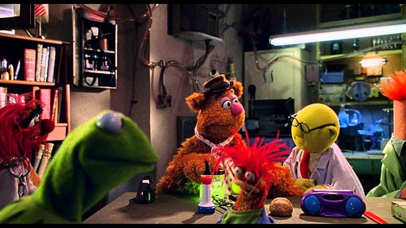 Frank Oz, Bill Barretta, Dave Goelz, Steve Whitmire, Kermit the Frog, The Muppets, and Fozzie Bear in Muppets from Space (1999)