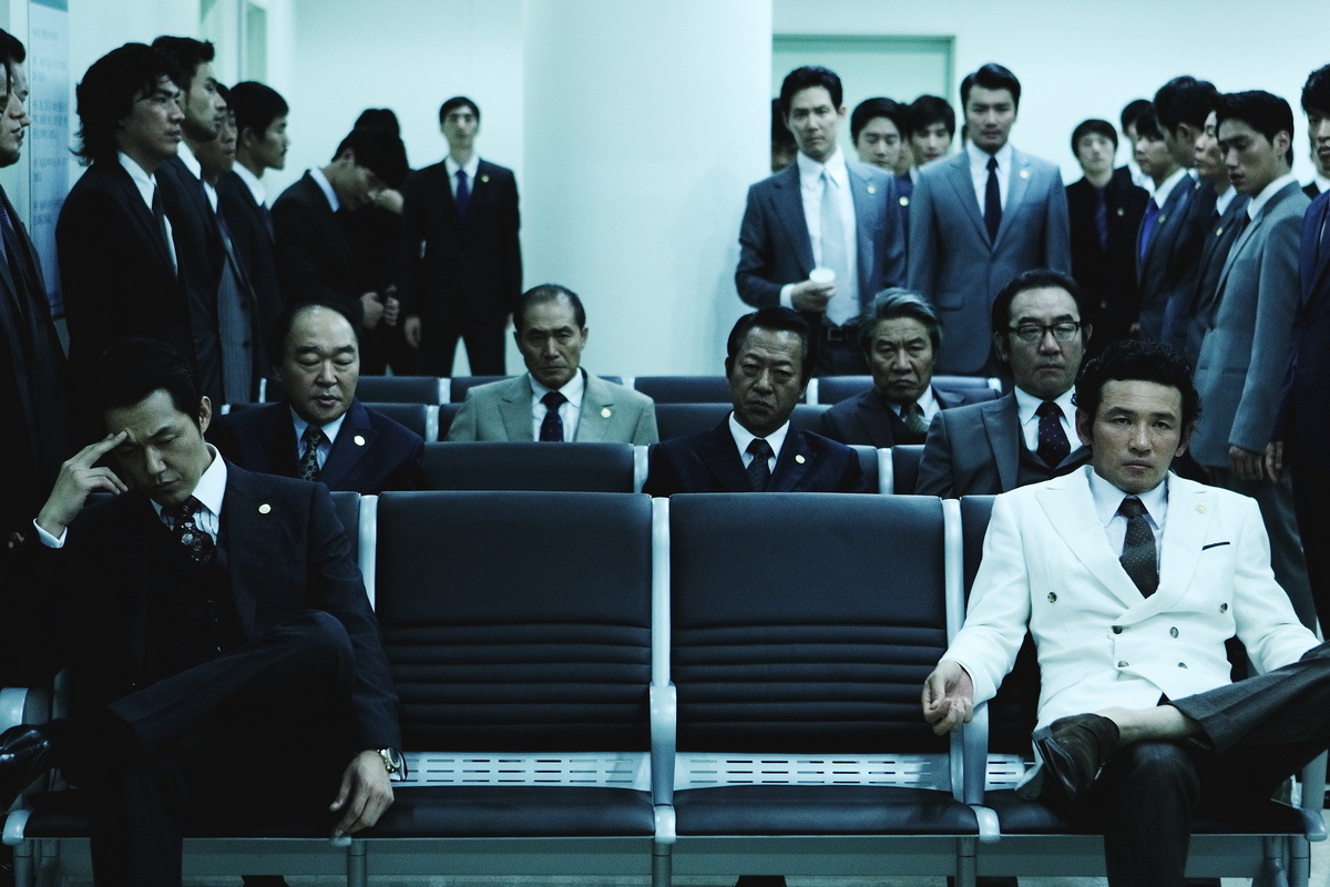 Lee Jung-jae, Hwang Jung-min, Choi Il-hwa, Kwon Tae-won, Park Sung-woong, Kim Yoon-seong, Kim Hong-pa, and Jang Gwang in New World (2013)