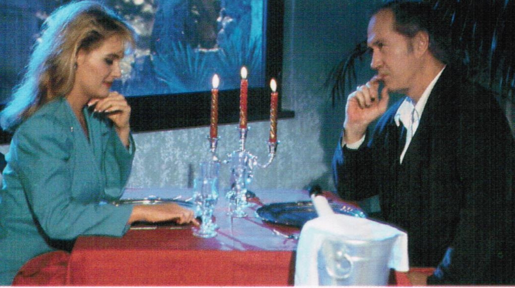 David Carradine and Lee Anne Beaman in Cercasi successo disperatamente (1994)