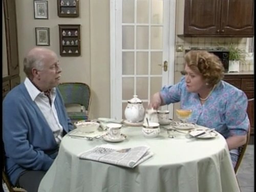 Patricia Routledge and Clive Swift in Keeping Up Appearances (1990)