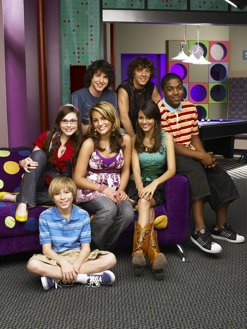 Sean Flynn, Paul Butcher, Jamie Lynn Spears, Erin Sanders, Matthew Underwood, Christopher Massey, and Victoria Justice in Zoey 101 (2005)