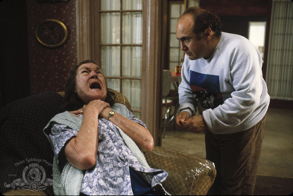 Danny DeVito and Anne Ramsey in Throw Momma from the Train (1987)