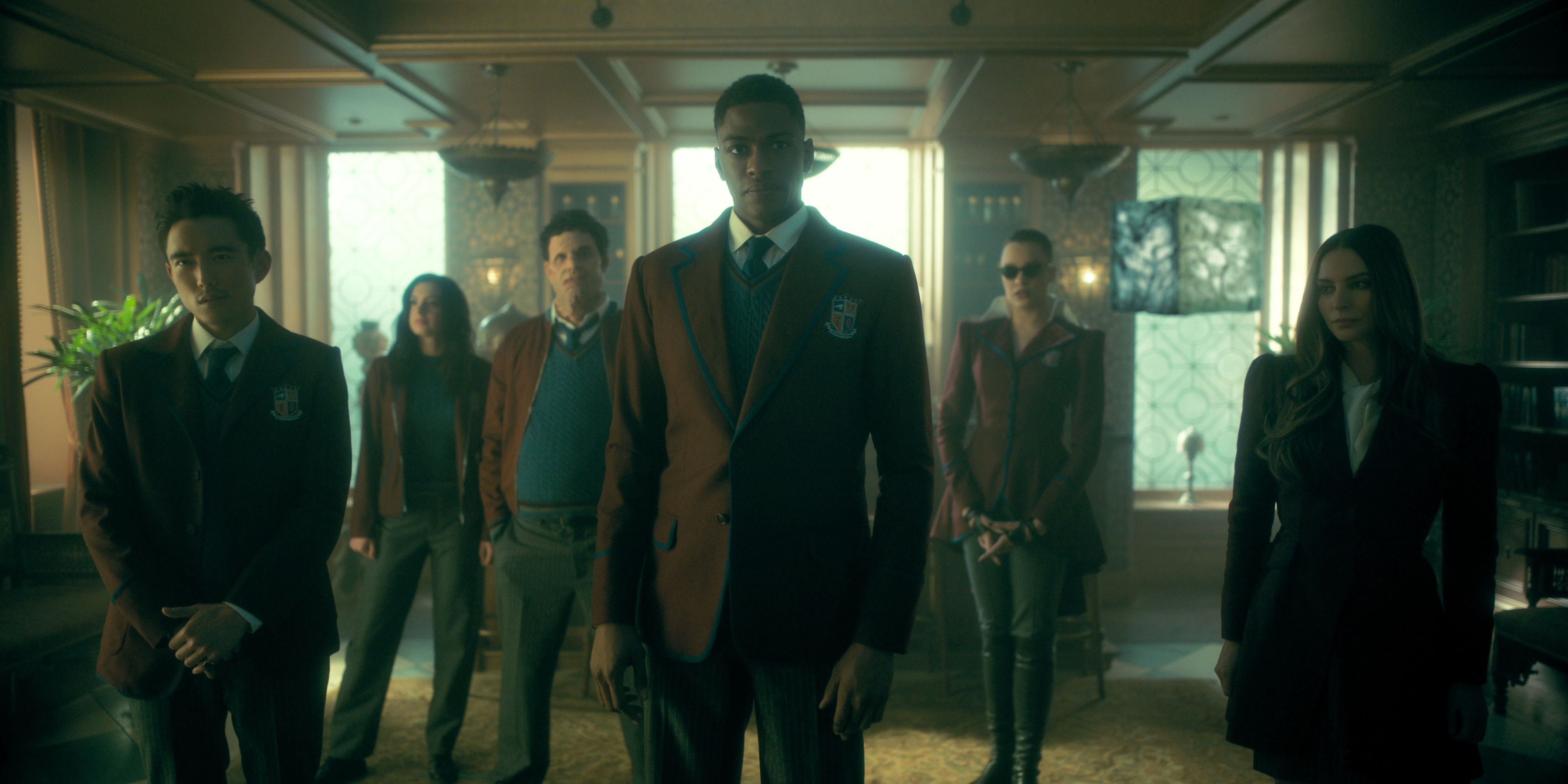 Jake Epstein, Genesis Rodriguez, Cazzie David, Britne Oldford, Justin H. Min, and Justin Cornwell in The Umbrella Academy (2019)