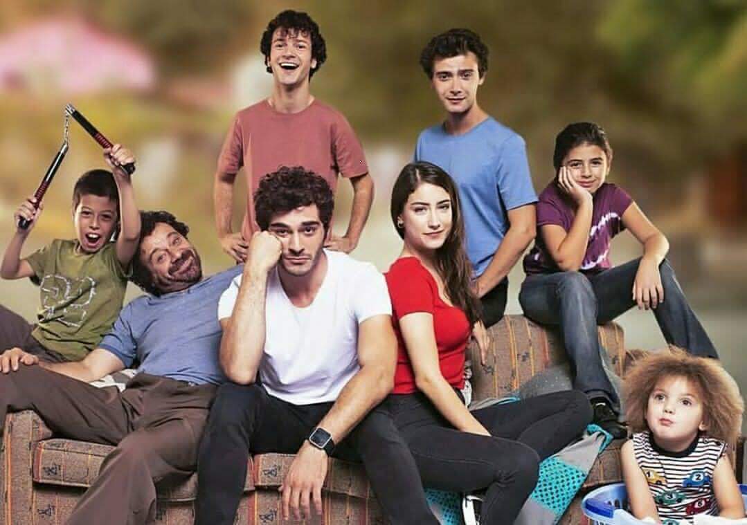 Reha Özcan, Hazal Kaya, Yagiz Can Konyali, Burak Deniz, Alp Akar, Ömer Sevgi, and Nejat Uygur in Our Story (2017)