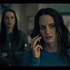 Elizabeth Reaser and Kate Siegel in The Haunting of Hill House (2018)