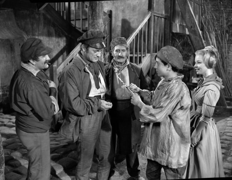 Jill Haworth, Jean Marais, Pierre Mondy, and Noël Roquevert in Les mystères de Paris (1962)