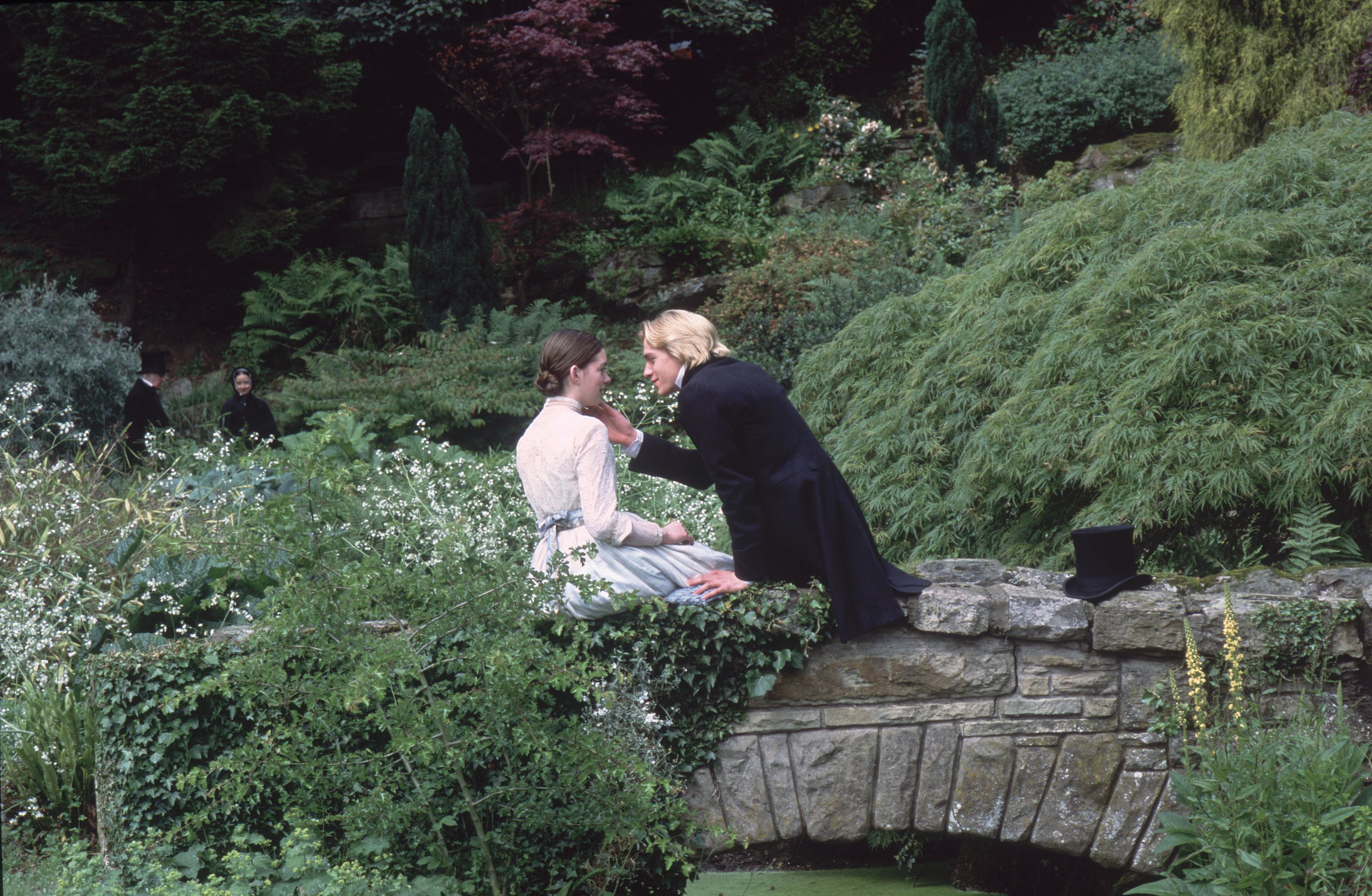 Anne Hathaway and Charlie Hunnam in Nicholas Nickleby (2002)