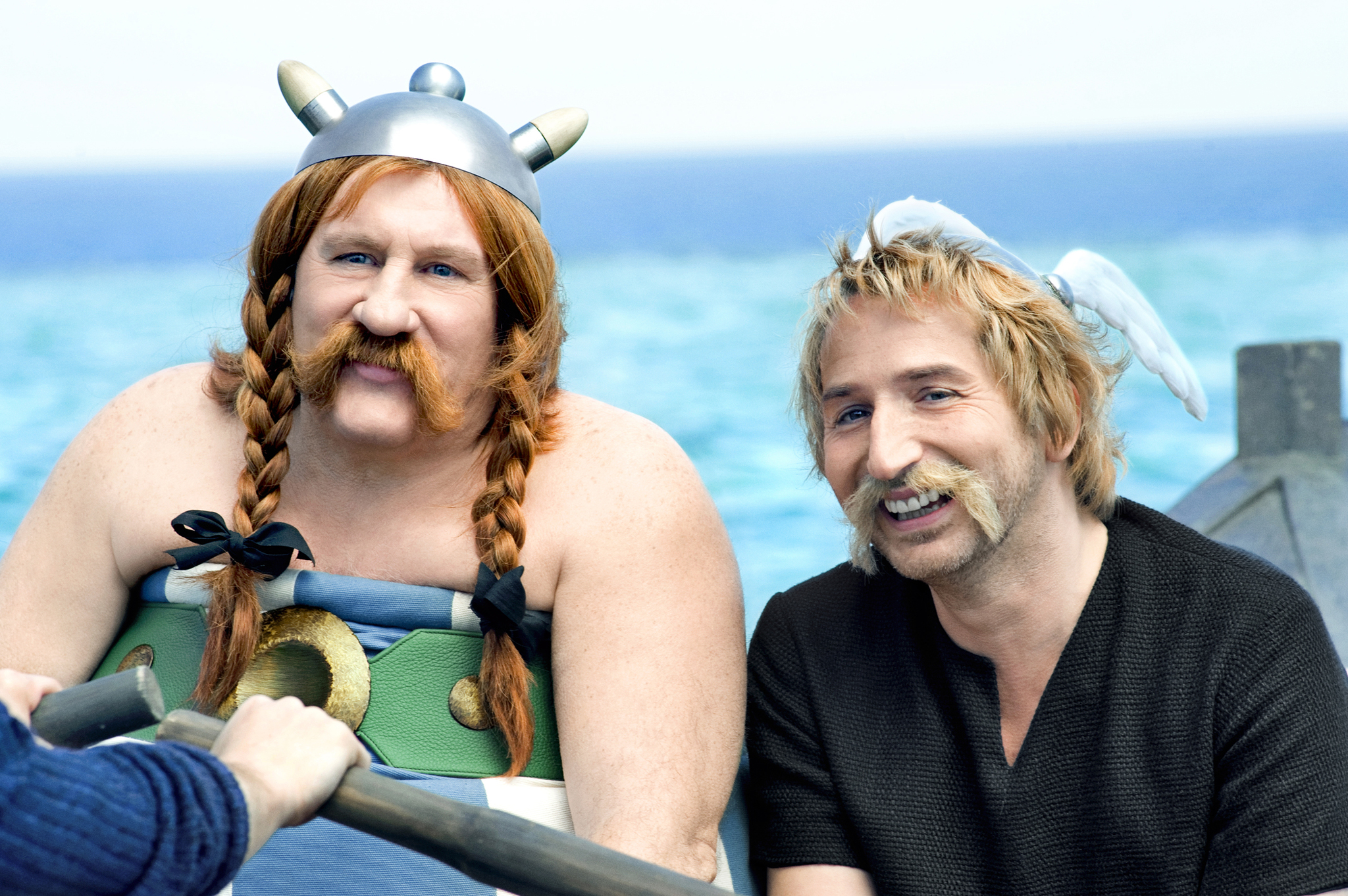 Gérard Depardieu, Edouard Baer, and Guillaume Gallienne in Astérix and Obélix: God Save Britannia (2012)