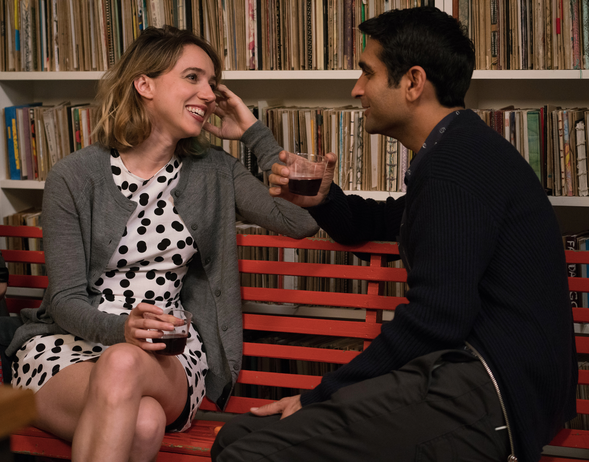 Zoe Kazan and Kumail Nanjiani in The Big Sick (2017)