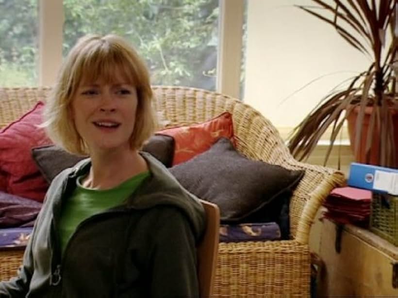 Claire Skinner in Outnumbered (2007)