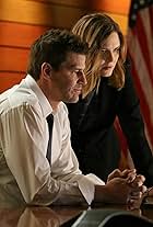 David Boreanaz and Emily Deschanel in Bones (2005)