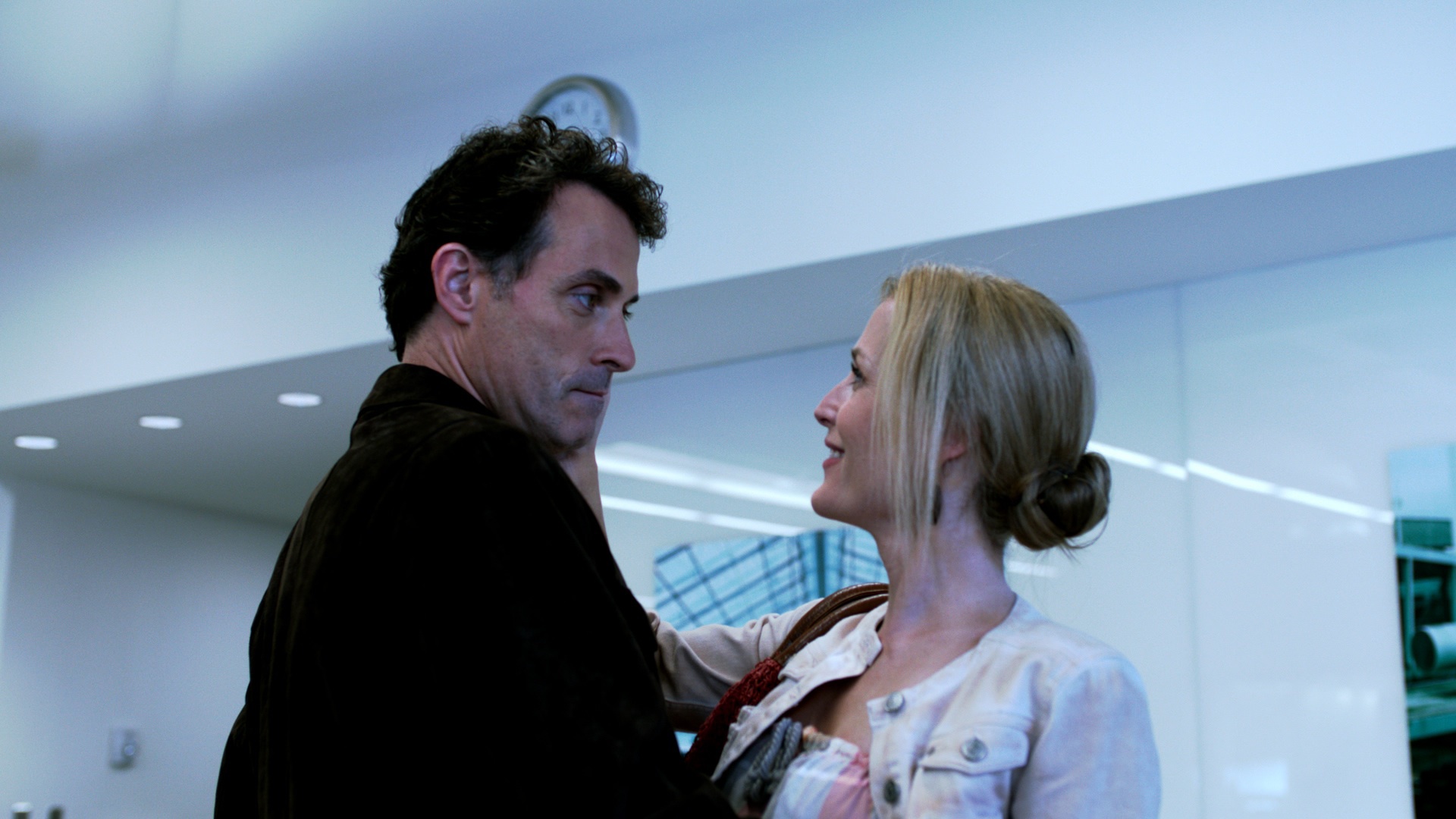 Gillian Anderson and Rufus Sewell in I'll Follow You Down (2013)