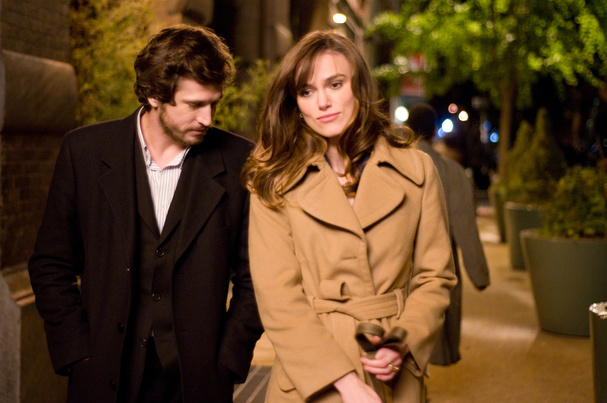 Guillaume Canet and Keira Knightley in Last Night (2010)